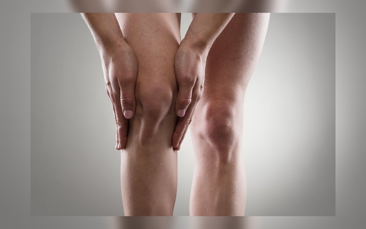 artritas reumatoidinis pirštus kirksnies skausmas pereinantis i koja