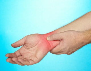swelling between joints in hands