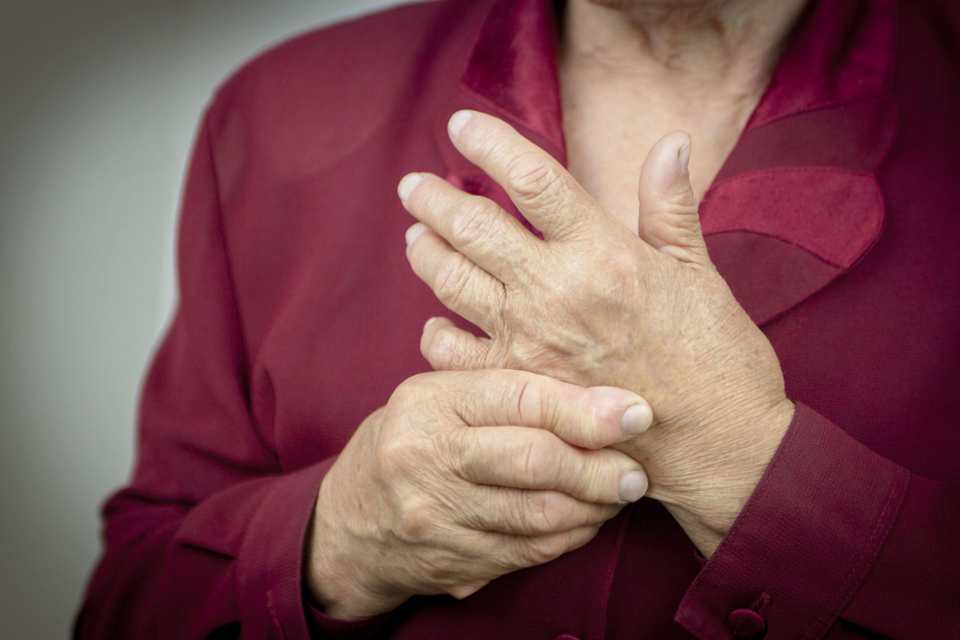 reumatoidinis artritas rankų gydymo liaudies gynimo priemones liaudies gynimo gydymas artrozė pėsčiomis